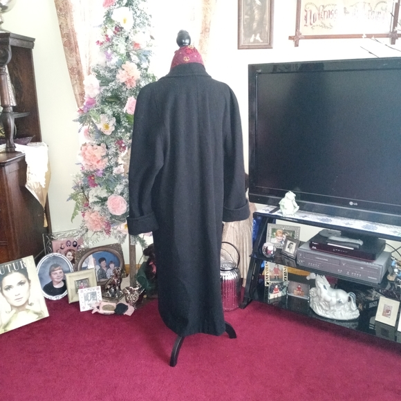 Set! Vintage Wool Coat + Scarf ❤🖤 - Picture 6 of 16